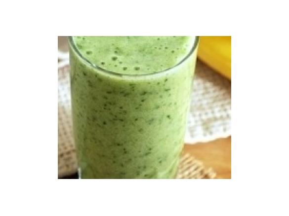 Napój z jarmużu, ananasa i bananów