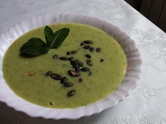 Krem z cukinii z miętą
