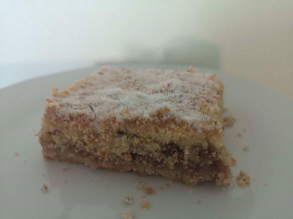 Szarlotka z jabłek w kruchym cieście