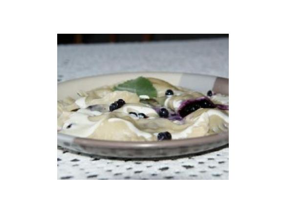 Pierogi z jagodami i malinami