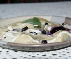 Pierogi z jagodami i malinami