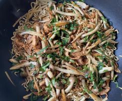 Makaron wonton z polędwiczką i grzybkami shimeji by Mini Run