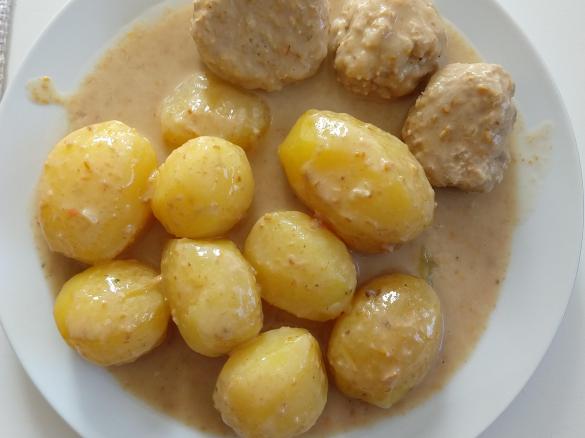 Pulpety w sosie z kurek