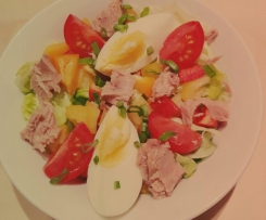 KOLOROWA SAŁATKA Z TUŃCZYKIEM