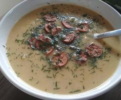 Wegańska zupa kalafiorowo-ziemniaczana z kiełbaską sojową