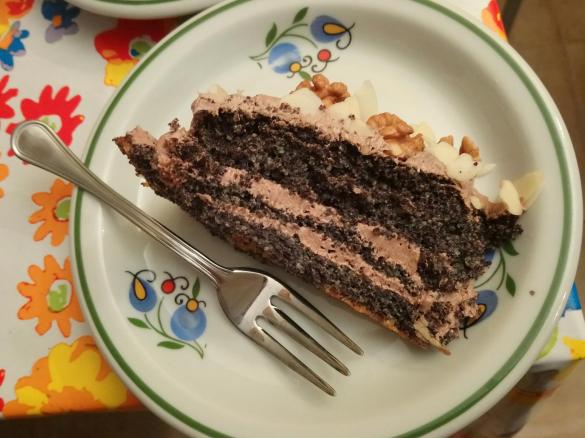 Tort makowy z masą kawową