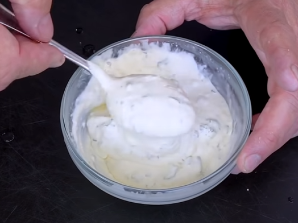 Wariant Sos majonezowo-czosnkowy