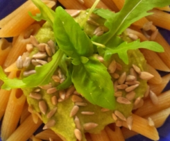 Makaron penne z sosem brokułowym