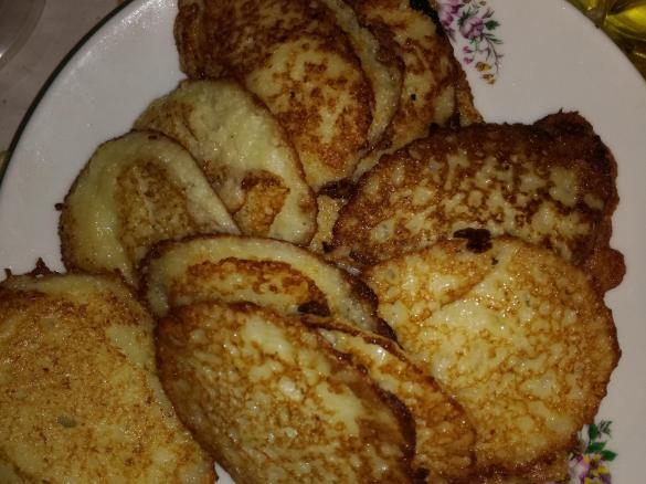 Placki ziemniaczane z kabaczkiem i sosem czosnkowym