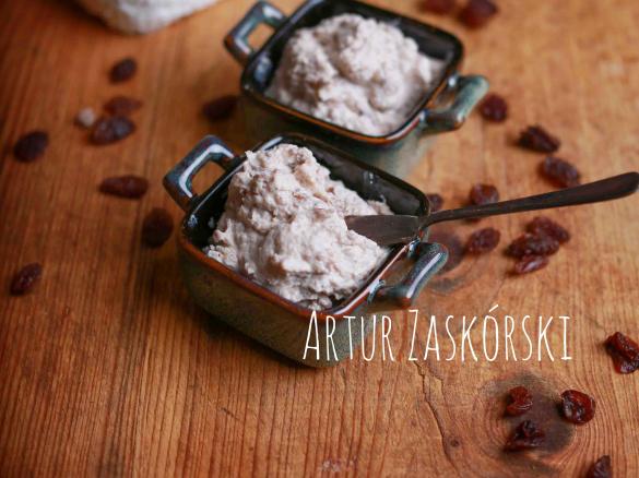 TWAROŻEK Z RODZYNKAMI