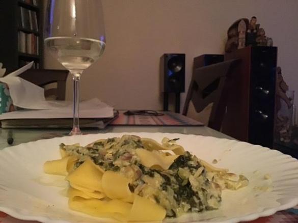 Makaron Papardelle z sosem szpinakowo-cukiniowym z serem blue z niebieską pleśnią