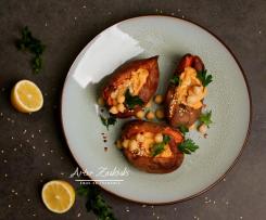 PIECZONE BATATY Z HUMMUSEM PAPRYKOWYM