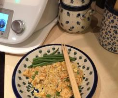 RYŻ ZE SMAŻONYM JAJKIEM I INDYKIEM