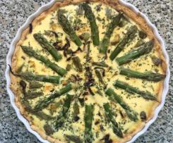 Tarta ze szparagami i czerwoną cebulą