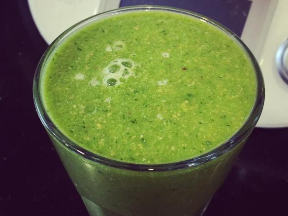 #30koktajliw30dni (jabłko, ogórek, pietruszka, szpinak, siemię lniane, sok pomarańczowy) koktajl