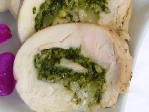 ROLADKI DROBIOWE NA PARZE Z PESTO