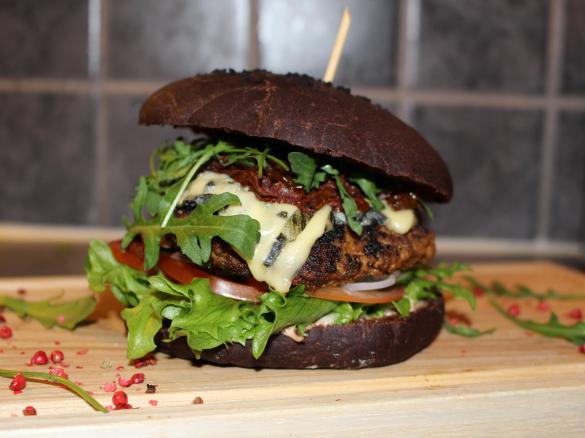 Gorgonzola burger w czarnej brioszce