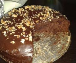 CIASTO KAKAOWE Z POLEWĄ CZEKOLADOWĄ I ORZECHAMI