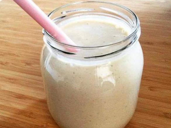 Smoothie bananowo-kokosowe z masłem orzechowym