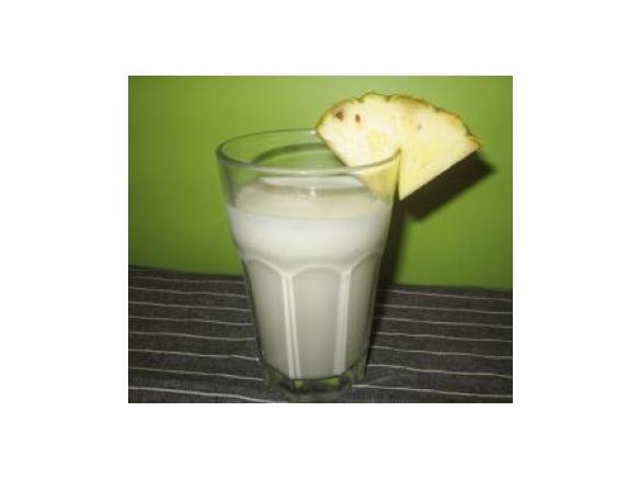 Ananasowe lassi z imbirem
