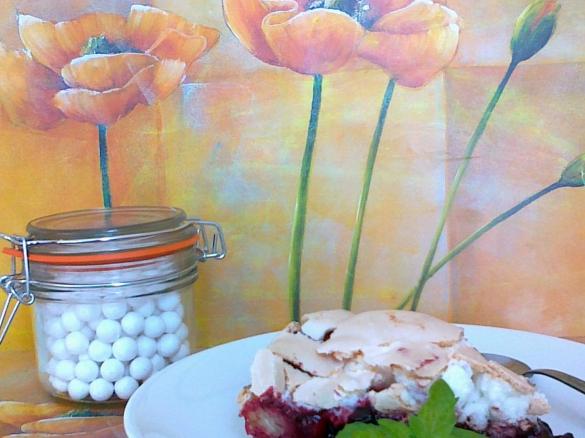 Letnia tarta z porzeczkami i bezową pianką