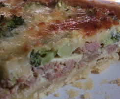 TARTA Z BROKUŁAMI I MIĘSEM 