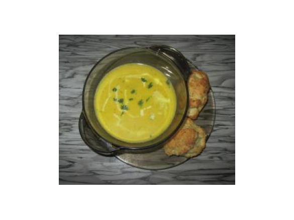 ZUPA KREM Z MARCHWI Z KOLENDRĄ I SEROWYMI BUŁECZKAMI SCONES