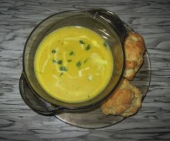 ZUPA KREM Z MARCHWI Z KOLENDRĄ I SEROWYMI BUŁECZKAMI SCONES