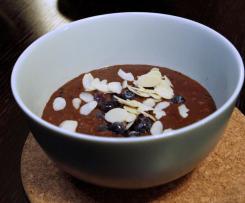 Czekoladowa owsianka z cynamonem i owocami