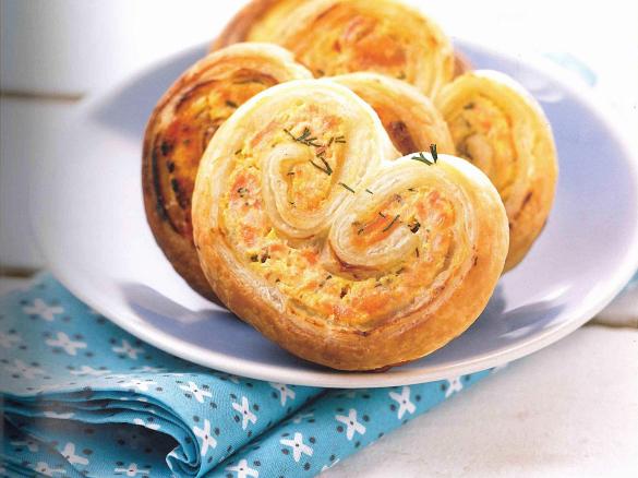 Ciasteczka francuskie z łososiem i koperkiem