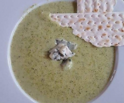 Zupa-krem z brokułów z topionym serkiem