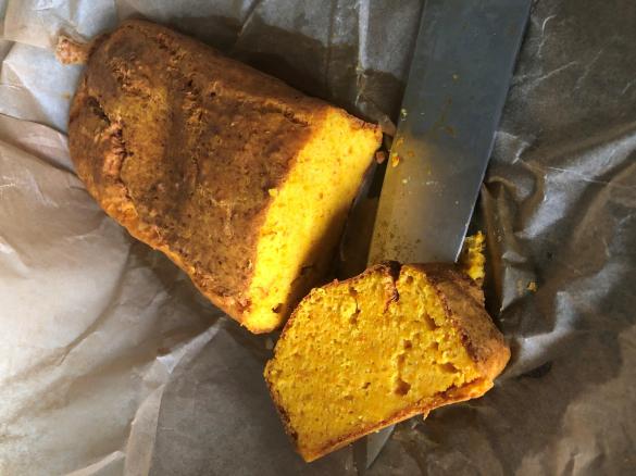 Ciasto dyniowe z boczkiem i serem kozim