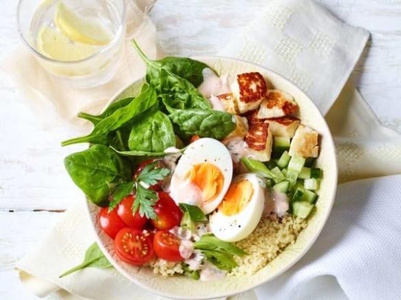 Wariant bowl z jajkiem paula