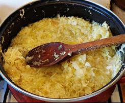 Tradycyjna kapusta zasmażana z aromatyczną karkówką