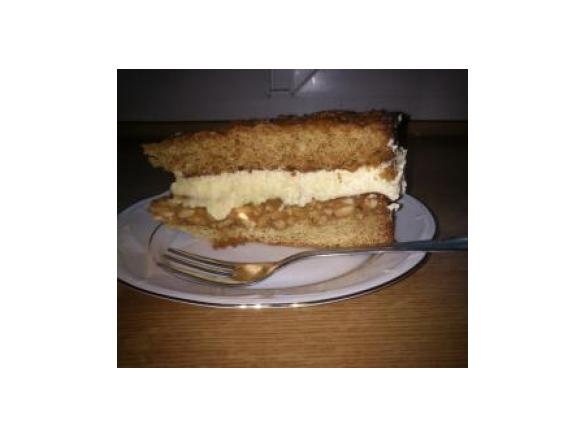 Tort miodowo-orzechowy