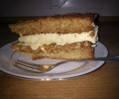 Tort miodowo-orzechowy