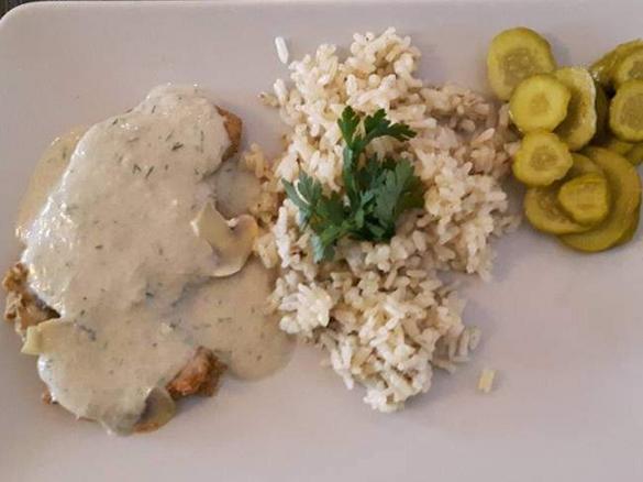 Karkówka pod pieczarkową pierzynką