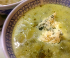 Zupa ogórkowa inaczej - z makaronem i serem roquefort