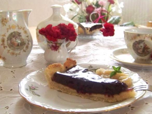 Czekoladowa tarta z jeżynami na letnie przyjęcie