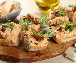 pasta z suszonych pomidorów z fetą