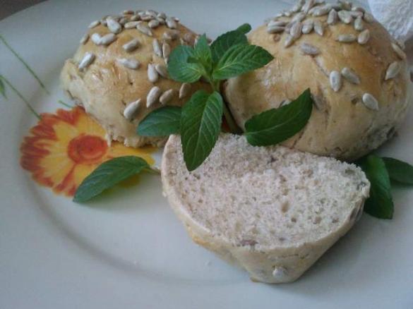 Bułki pszenno-żytnie ze słonecznikiem