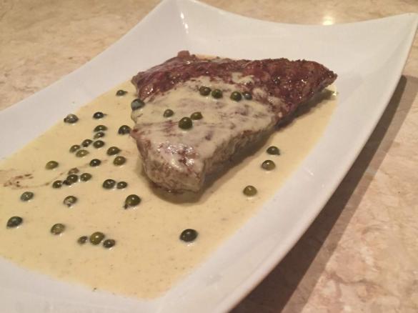 Stek z sosem z zielonego pieprzu