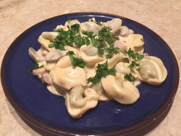 TORTELLINI z szynką i pieczarkami