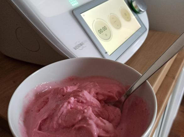 Truskawkowe fit lody proteinowe