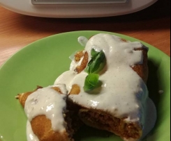 Naleśniki bolognese z sosem czosnkowym