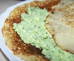 Szpinakowo-"ruski" tort naleśnikowy