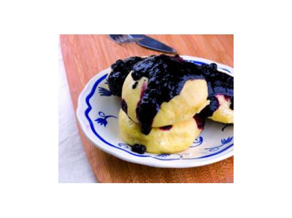 Kluski na parze z sosem owocowym