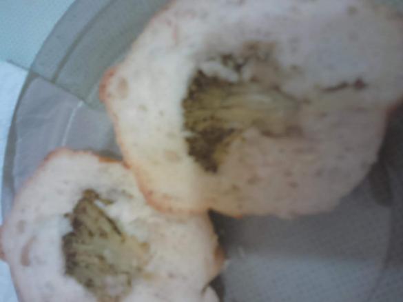 Bułki nadziewane brokułami