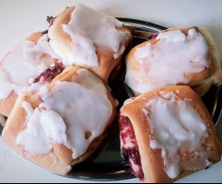 Drożdżówki z malinami i czekoladą