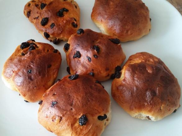 Norweskie boler (z rodzynkami)